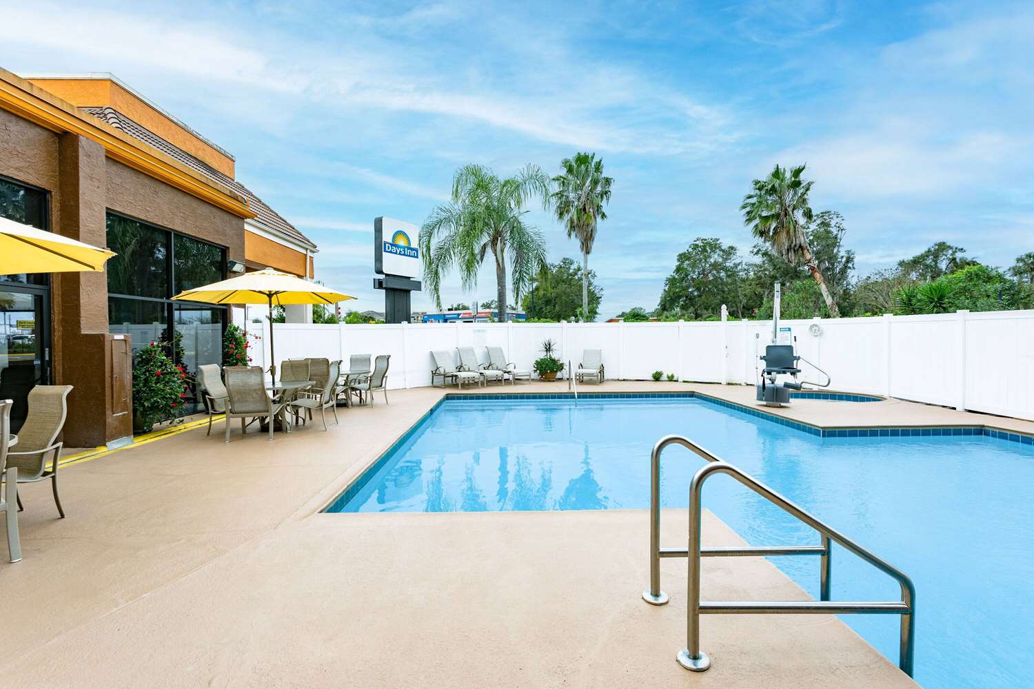 Days Inn N Orlando Casselberry 44/49