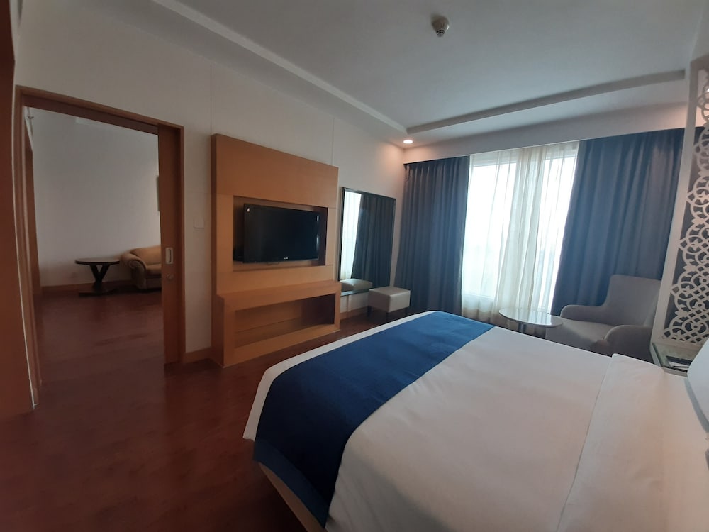 HOLIDAY INN AMRITSAR RANJIT AVENUE 11/44