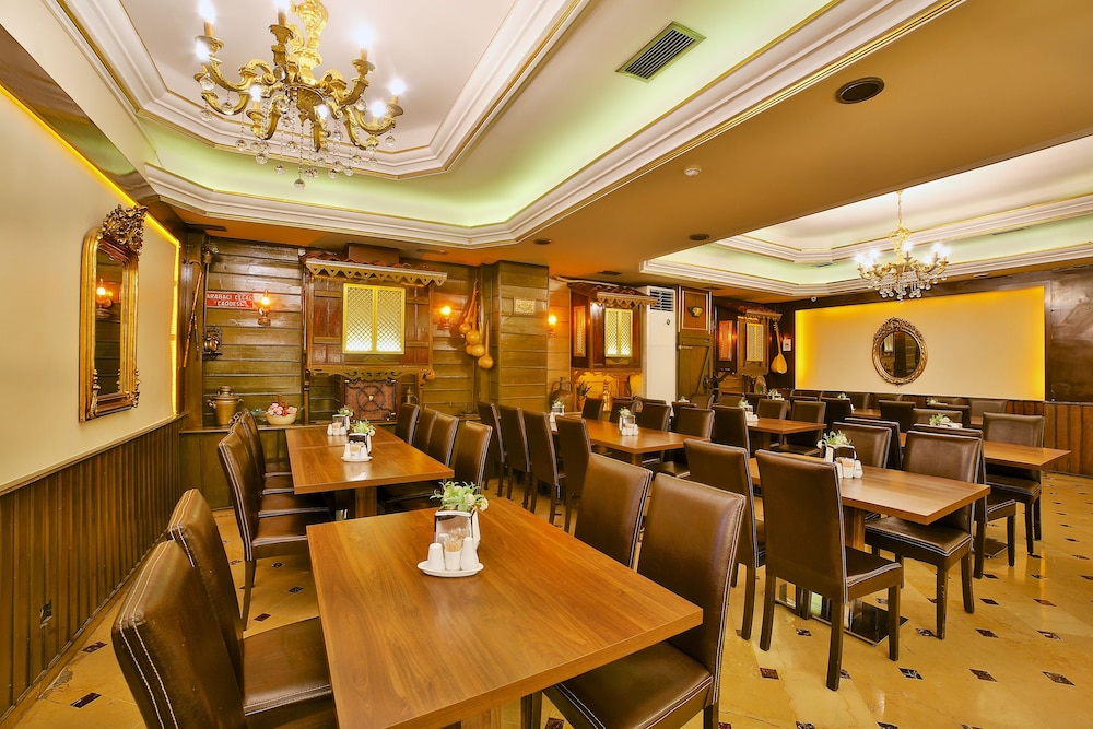 Grand Ant Hotel 34/47