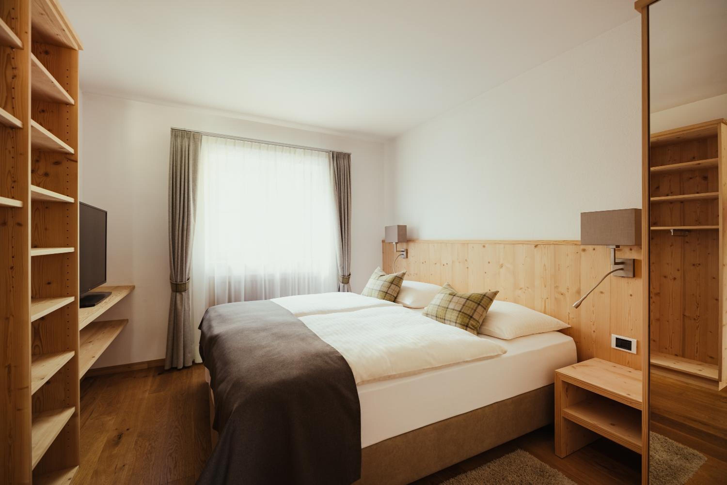 2 Bedrooms, Suite, Mountain View