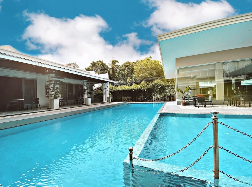 Avenue Suites Hotel 45/65