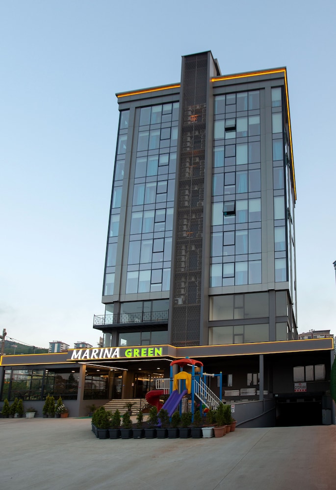 Marina Green Suite Hotel 3/41