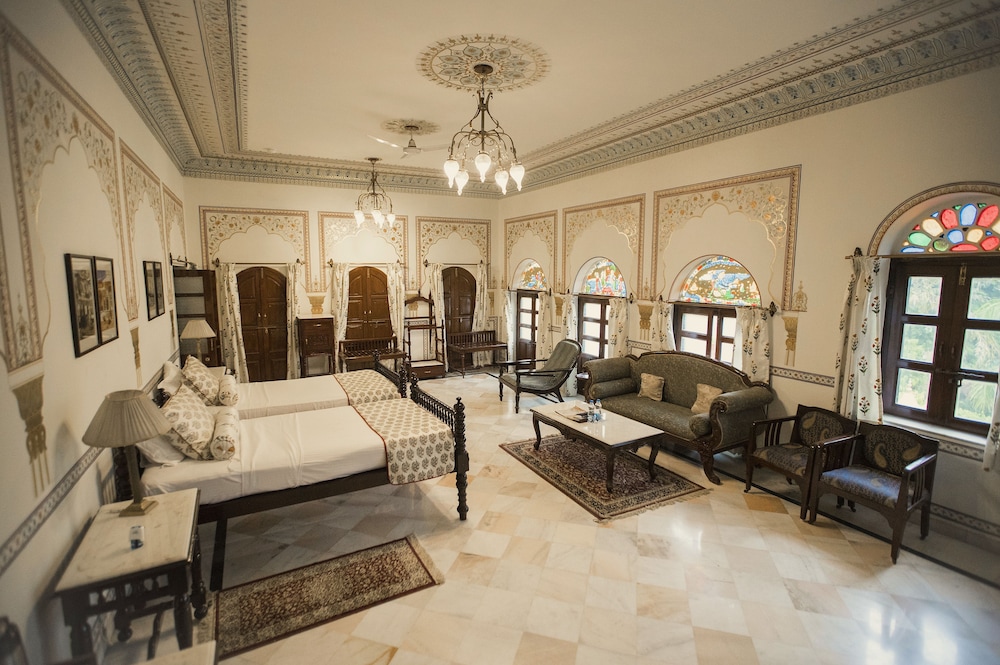 DELUXE, DOUBLE BED