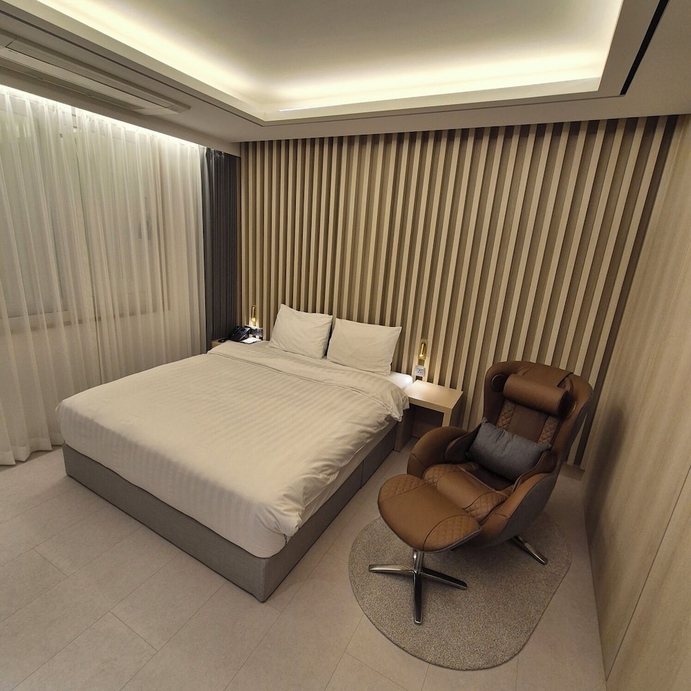 Hound Hotel Gwangju Cheomdan 10/24