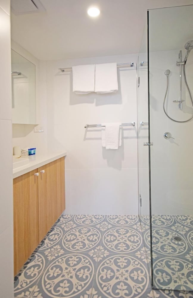 Sandcastles Mooloolaba 10/70