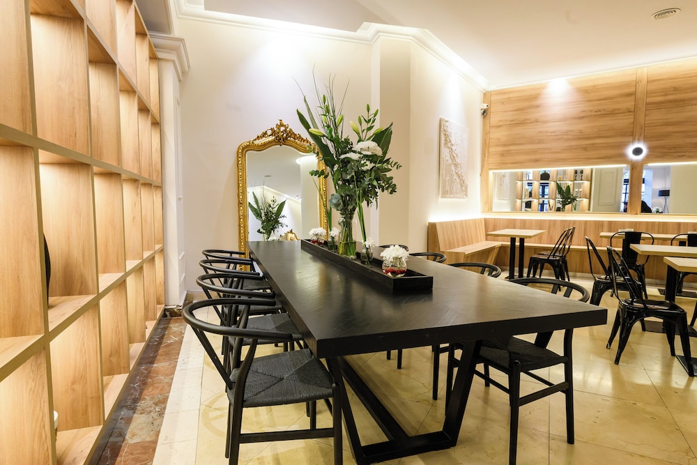Midtown Boutique Hotel 63/70