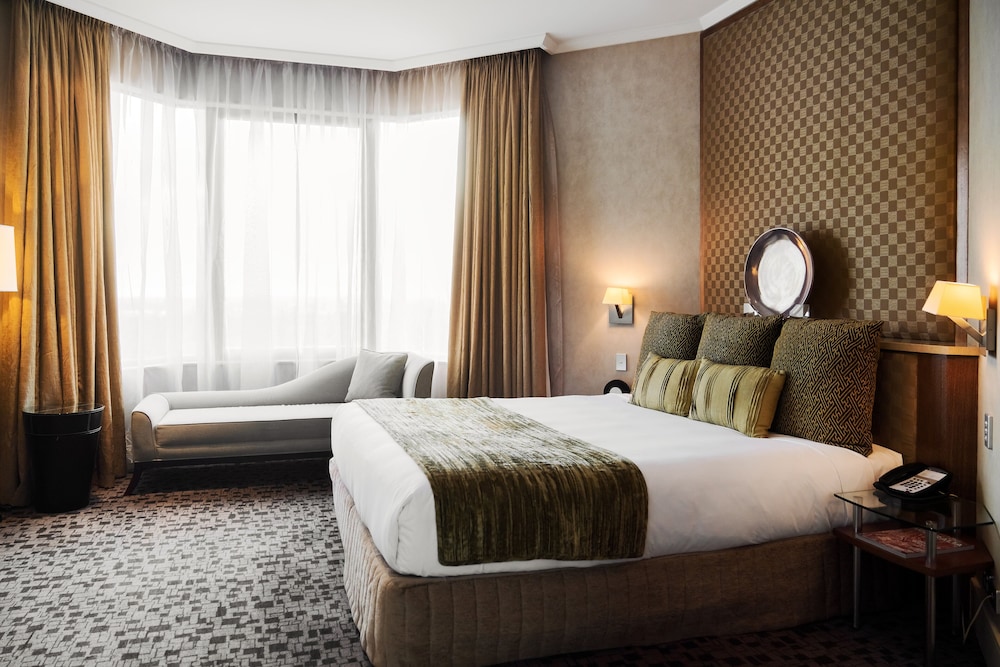 Intercontinental Adelaide 25/82