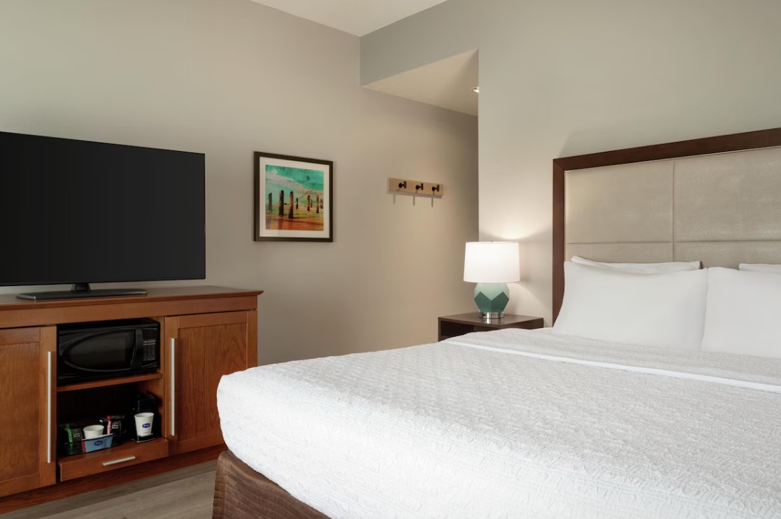 STUDIO, KING BED, SOFA, ACCESSIBLE