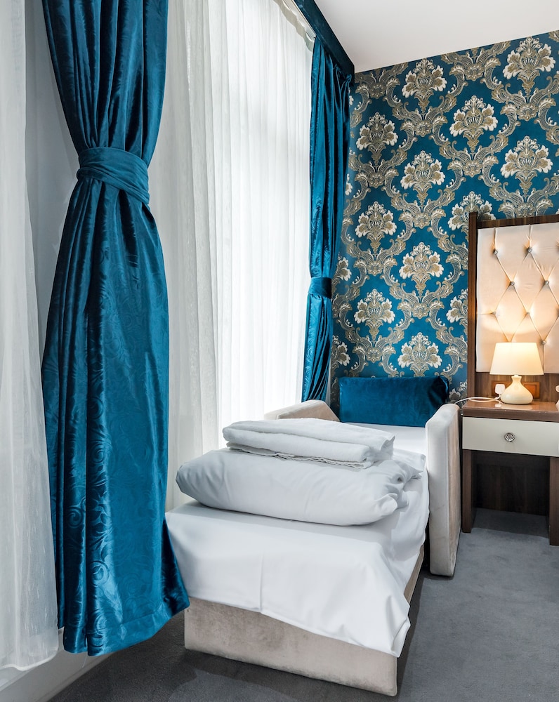 CLASSIC, SUITE, PRIVATE BATHROOM