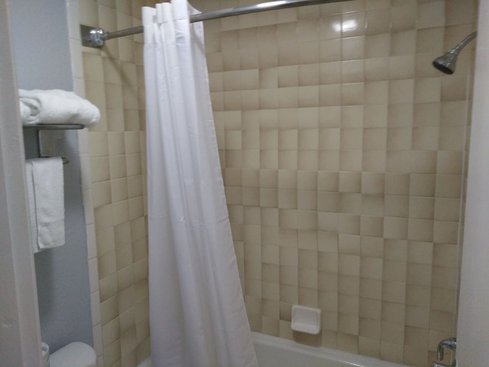 Travelodge by Wyndham Venice 44/46