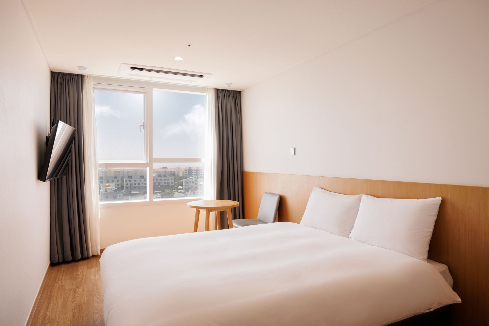DELUXE, DOUBLE BED