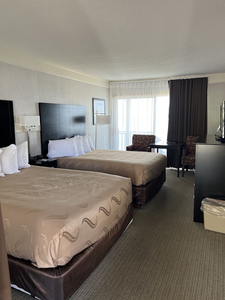 Quality Inn Lakefront 10/29