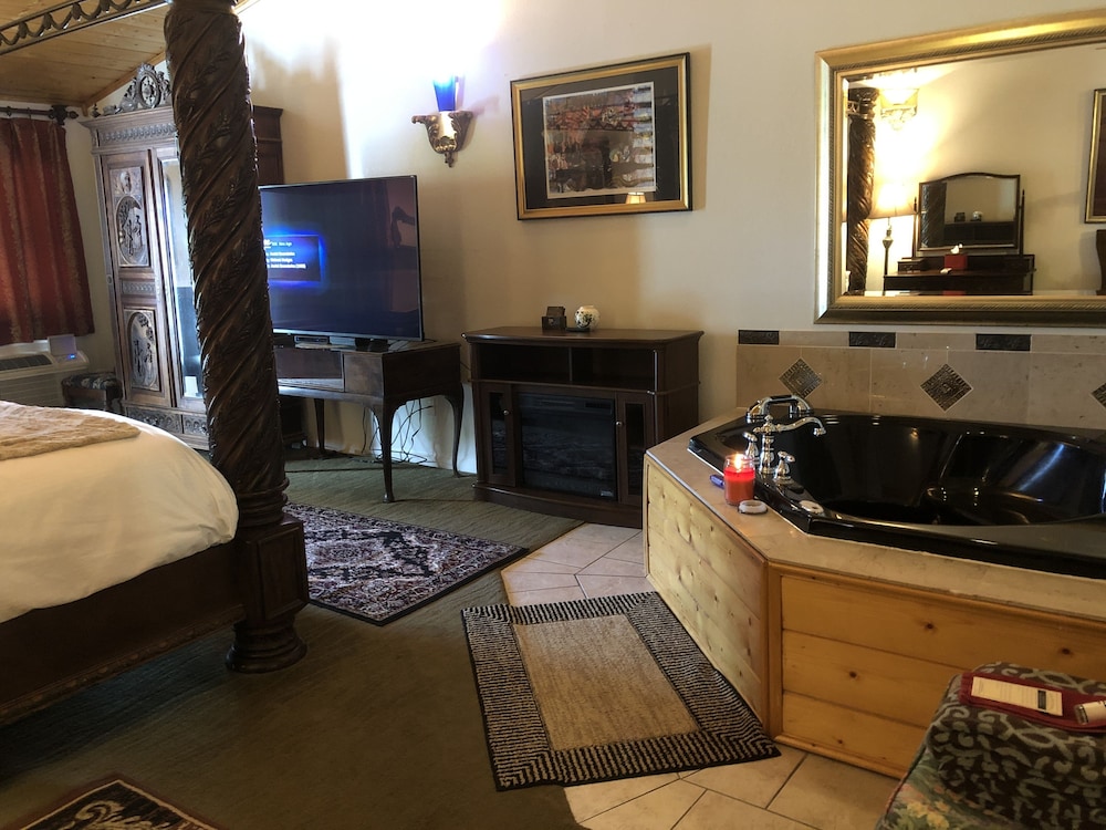 Echo Canyon Manor 54/76