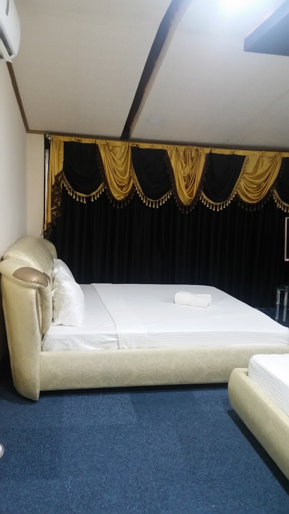 999 Hotel 22/36