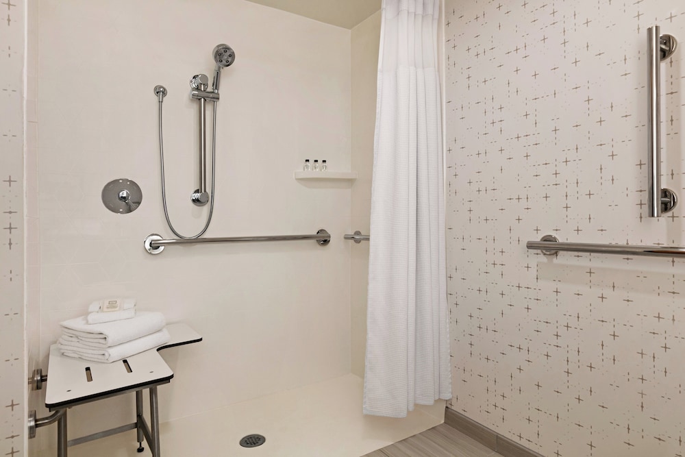 Crowne Plaza Philadelphia King of Prussia 79/79