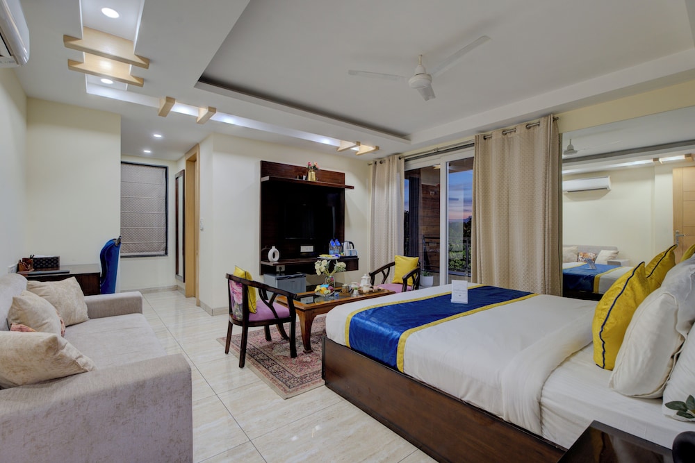 BlueNeck Sec 47 Near Medanta - The Medicity Gurugram 14/43