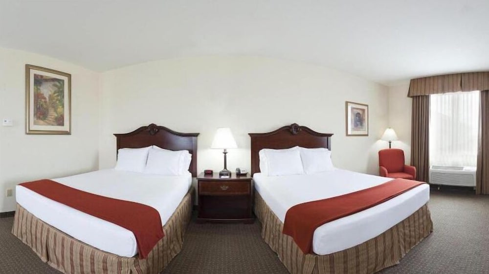 Holiday Inn Express and Suites Woodward Hwy 270 17/46