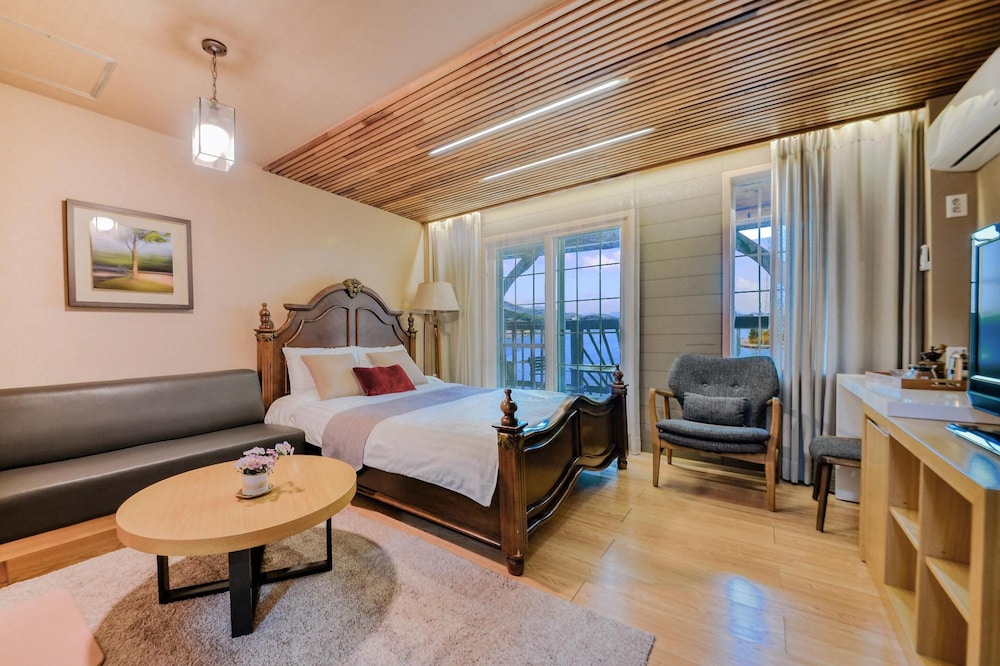 Tongyeong Mongdol House Pension 20/50
