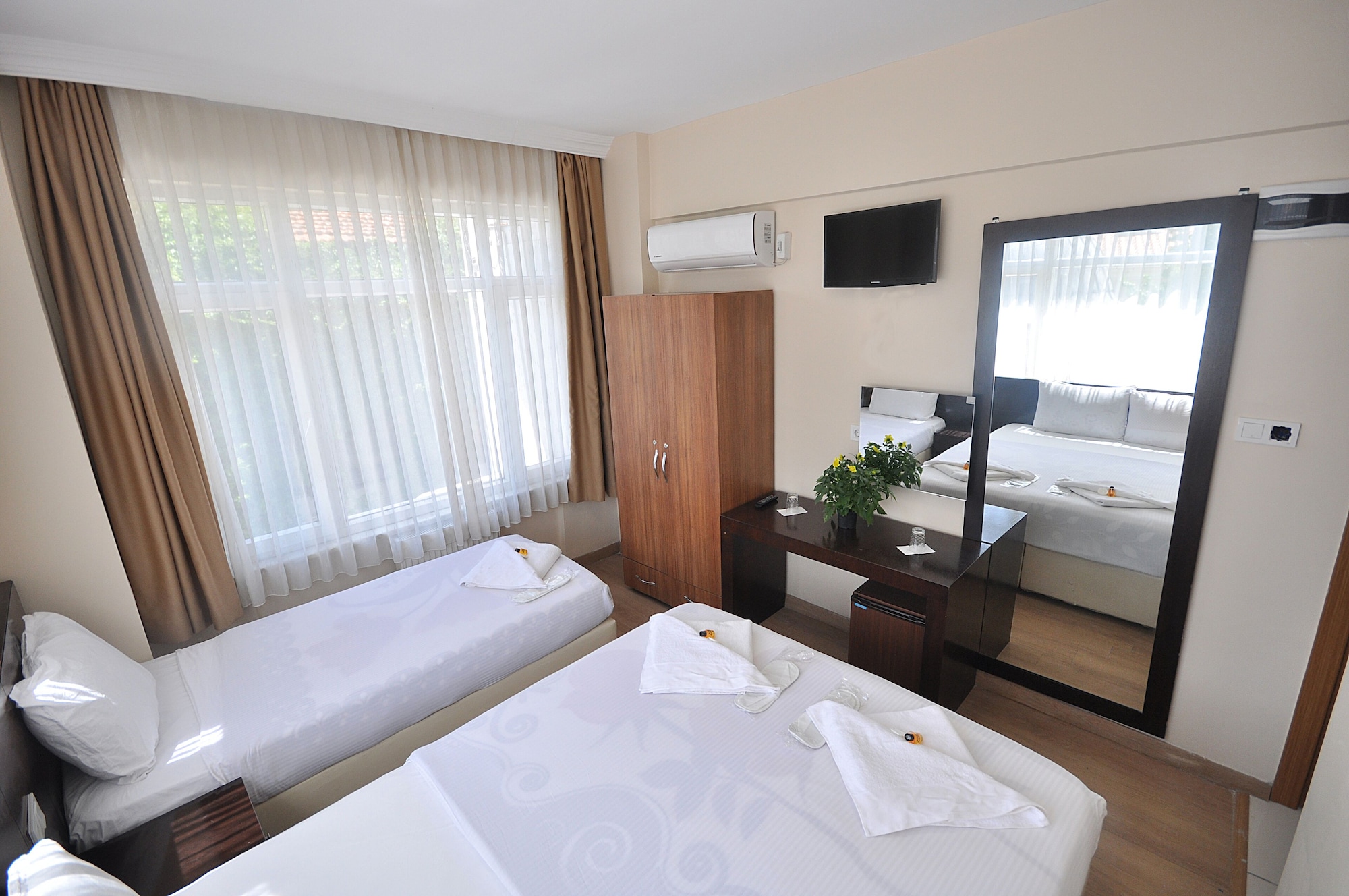 غرفة كلاسيكية ثلاثية بسرير مزدوج وسرير فردي، Hotel Baykal 3/9