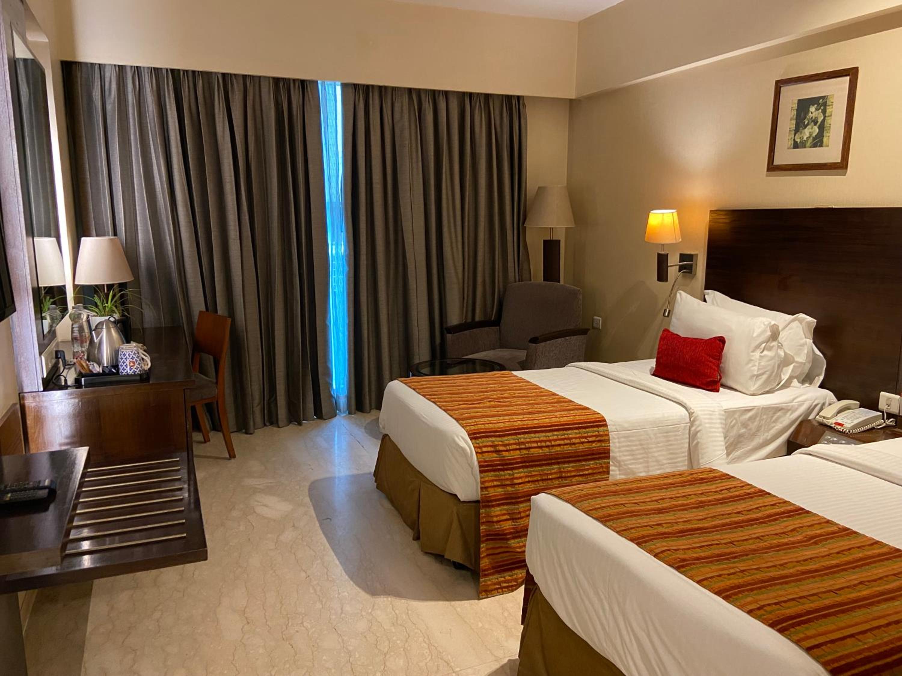 Deluxe, Twin Beds