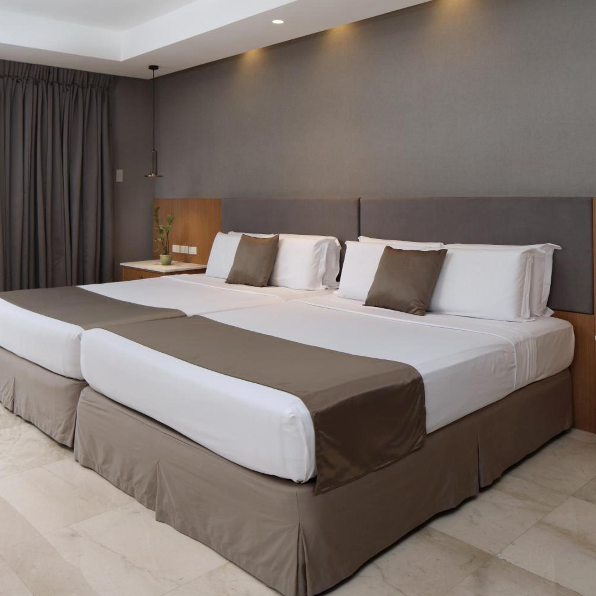 Penthouse Suite, Twin Beds, Balcony