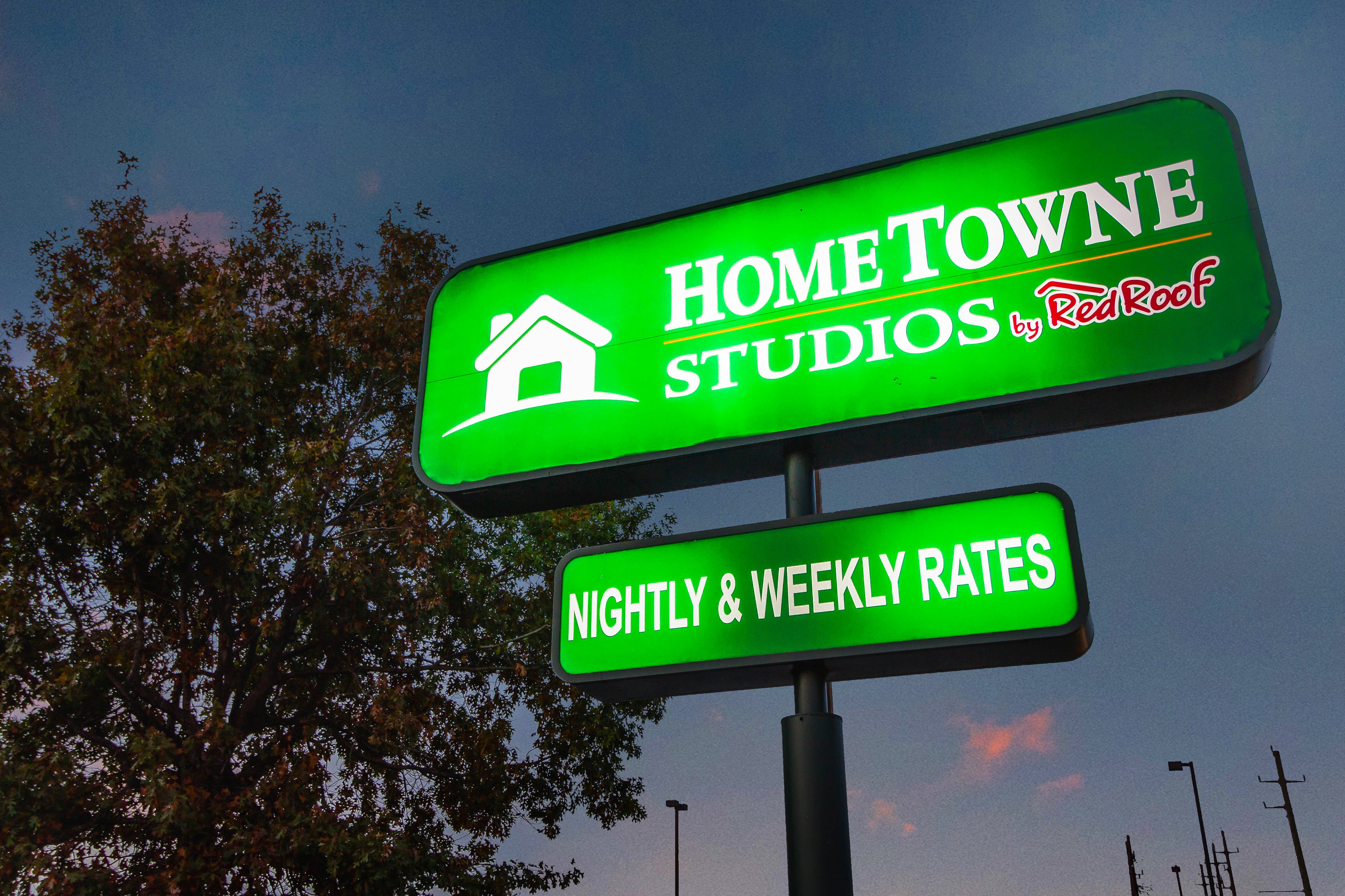 HomeTowne Studios by Red Roof Houston - West Oaks/ Energy Corridor 33/36