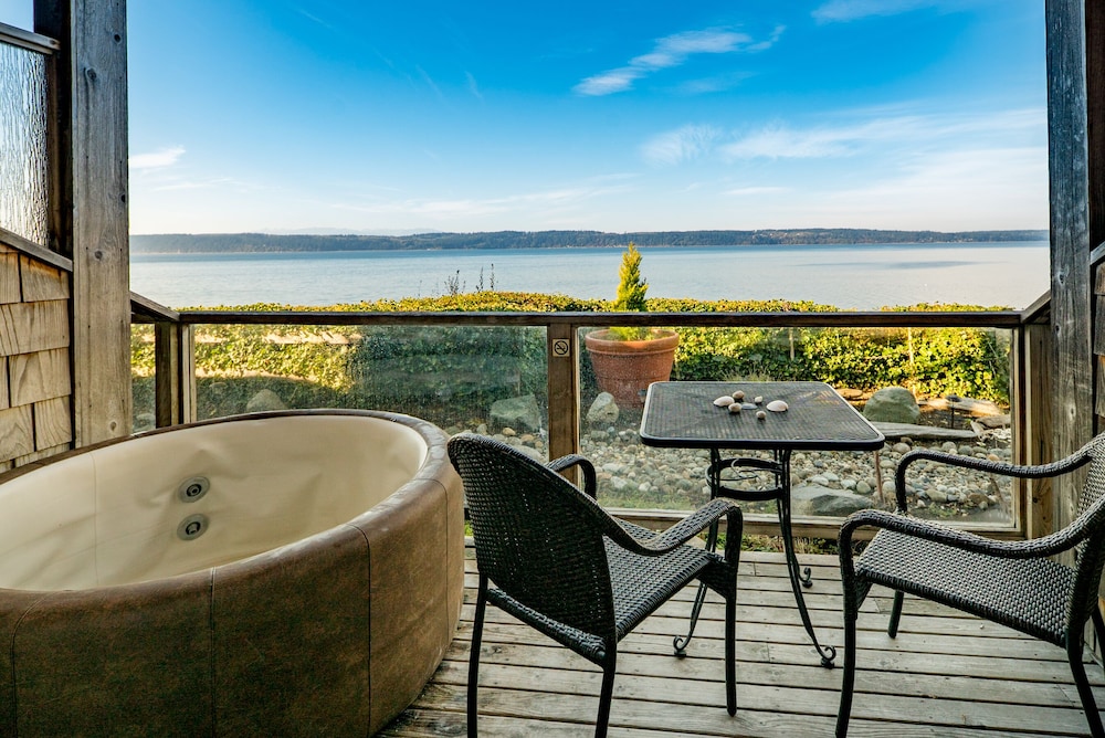 Camano Island Inn 52/67