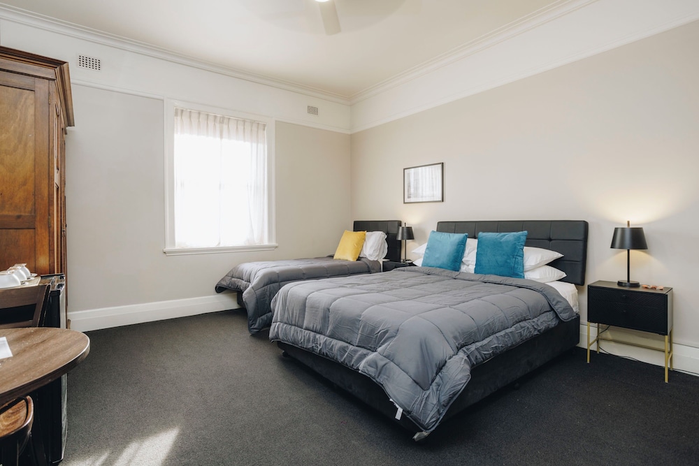 HOTEL GOSFORD 29/64