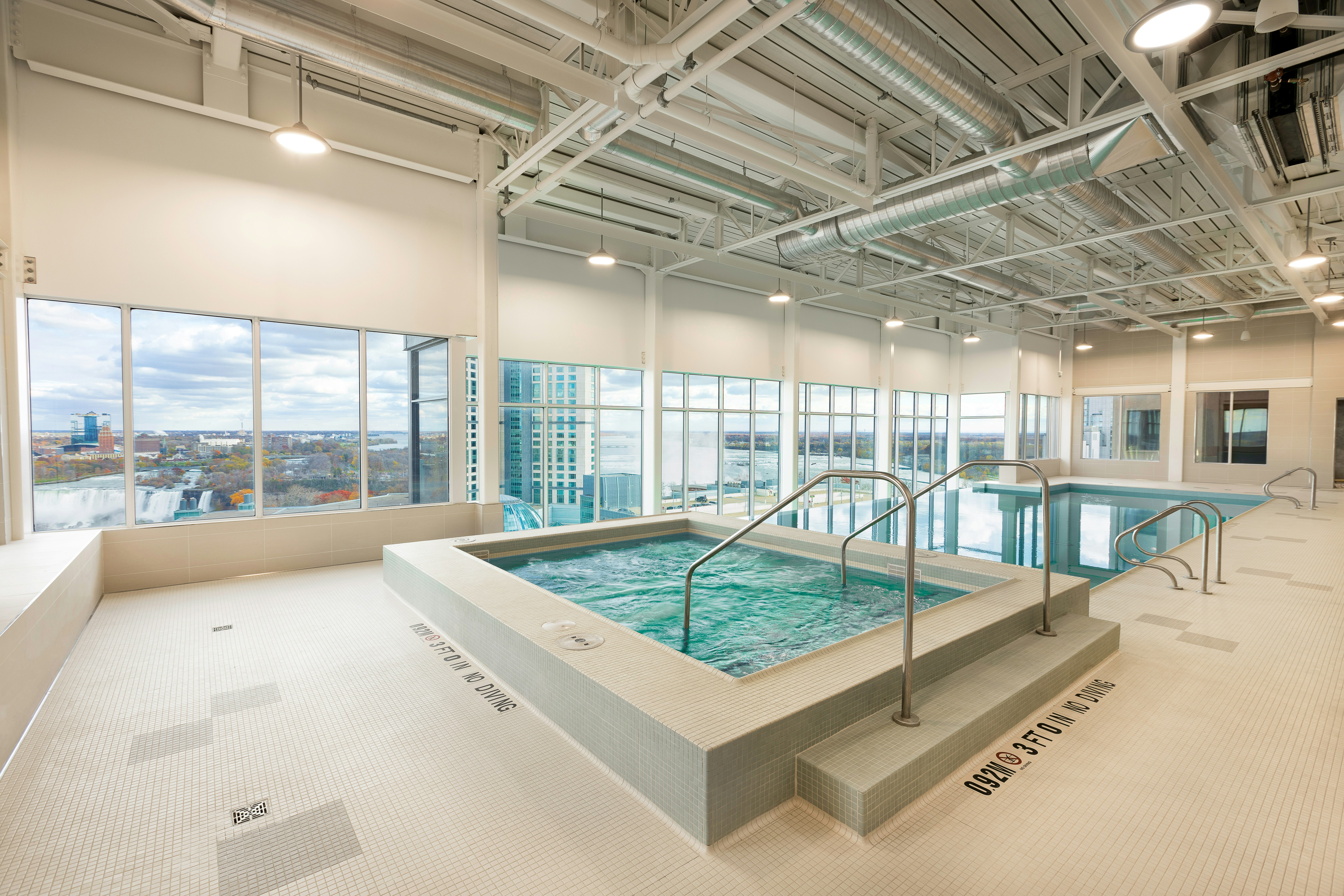 Hilton Niagara Falls/ Fallsview Hotel and Suites 33/49