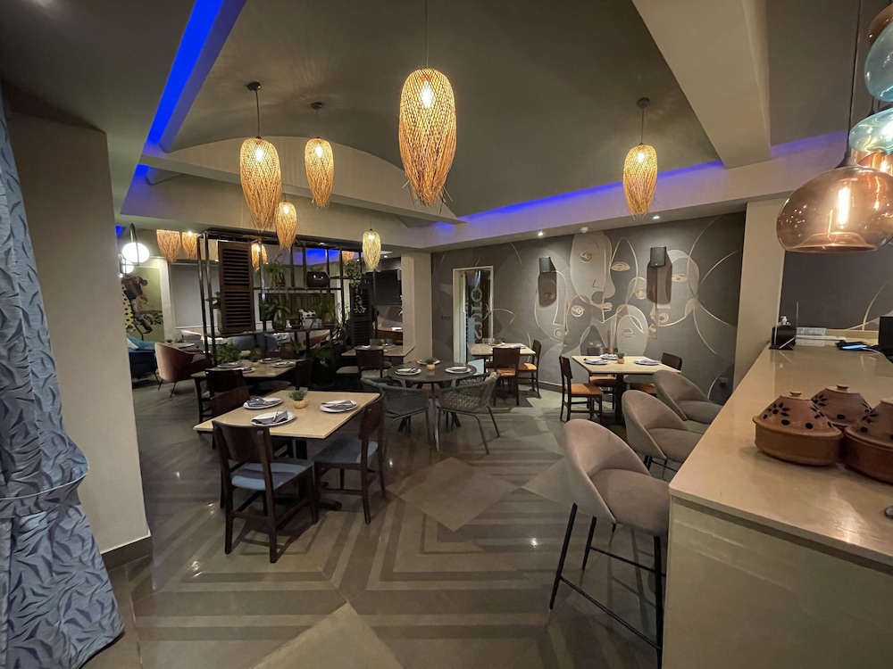 Roots Hotel Apartment 48/57