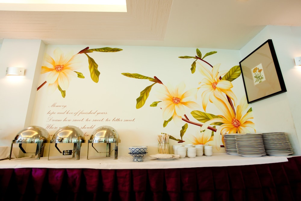 Sunday Platinum Suites 10/50
