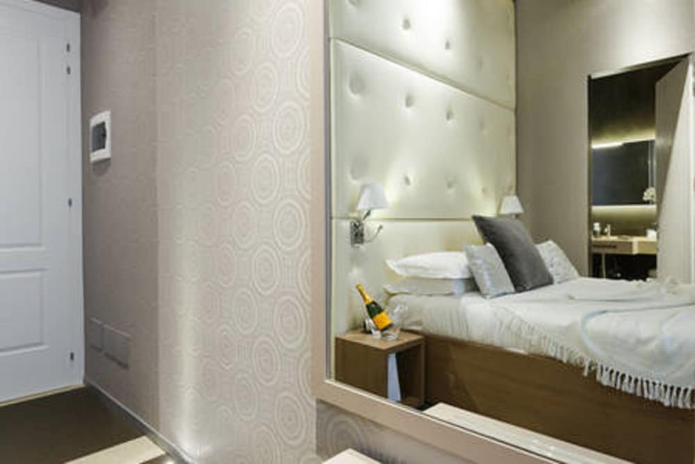 Private Luxury Suite 68/69