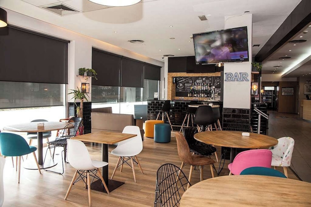 Travelodge BCN Cornella Fira 35/56