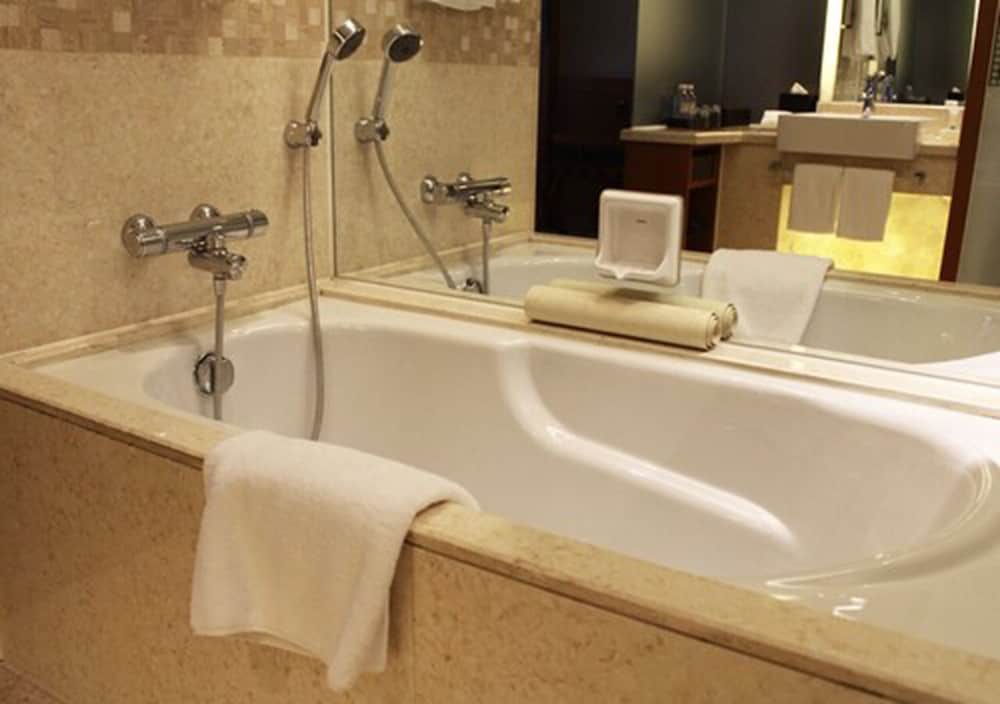 Swissotel Grand Shanghai 45/47