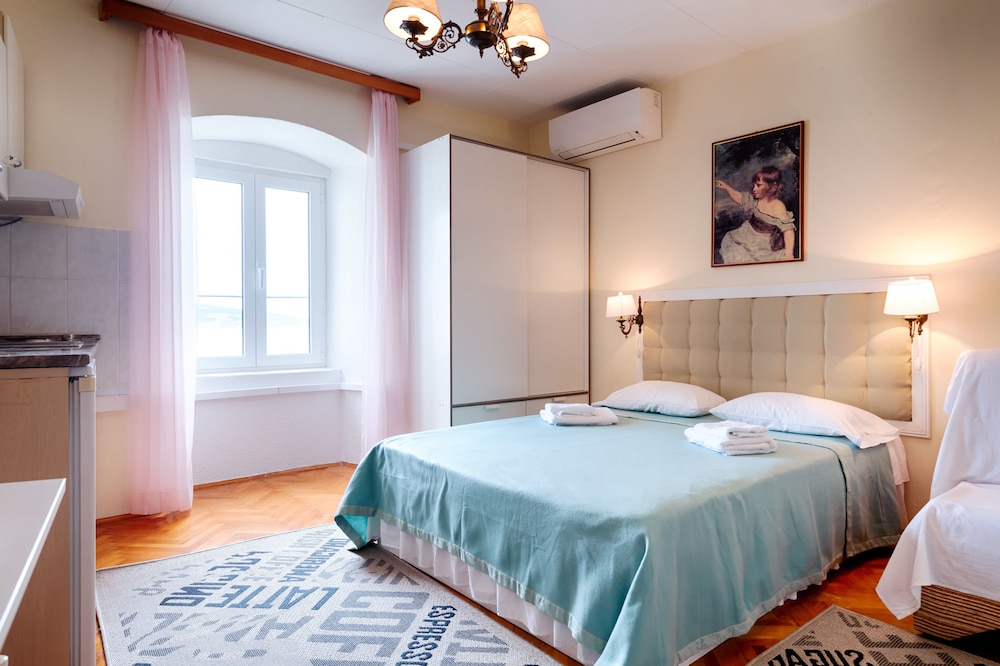 Mira Seafront Guesthouse 12/46