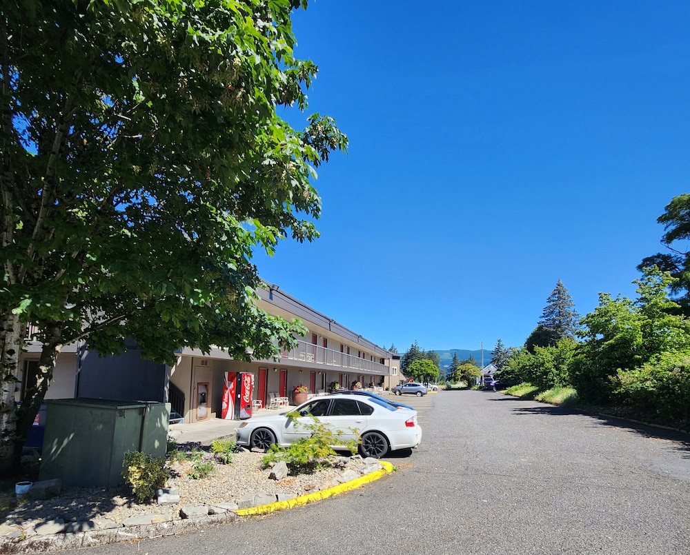 Columbia Gorge Inn 47/57