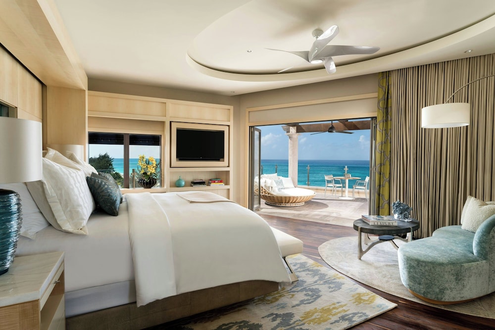 جناح غراند بسريرين مزدوجين بـ3 غرف نوم، The Ritz Carlton Grand Cayman 3/6