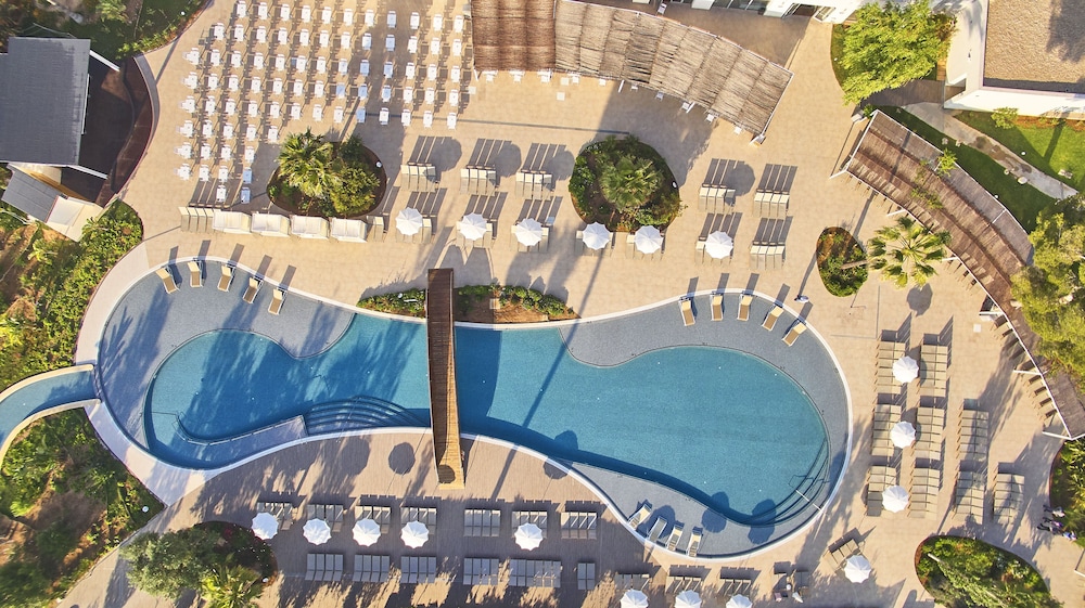 BG Tonga Tower Design Hotel and Suites 34/64