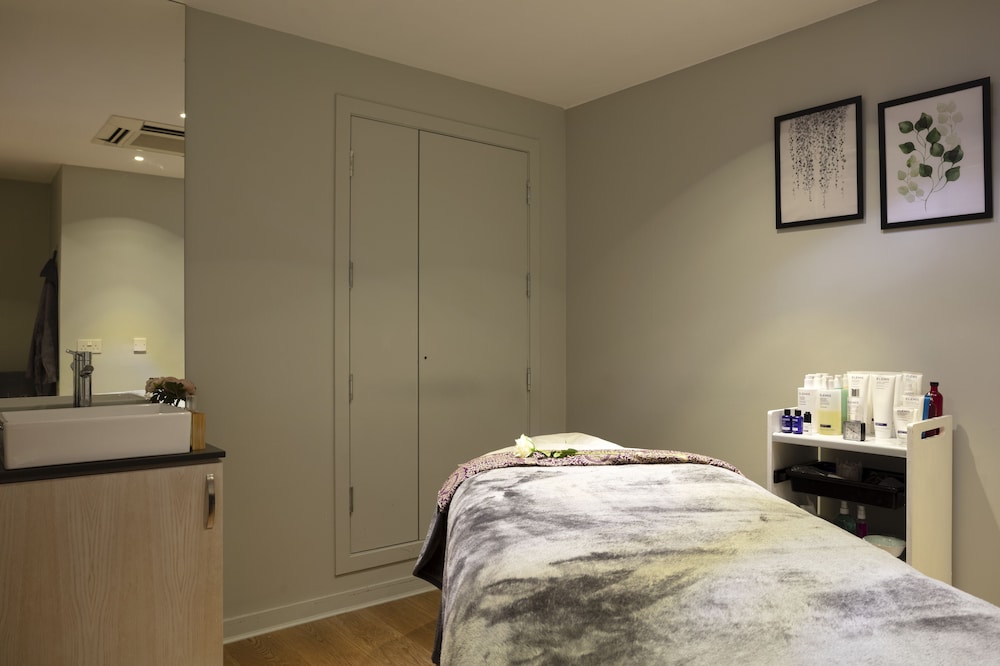 RADISSON COLLECTION HOTEL, ROYAL MILE EDINBURGH 12/50