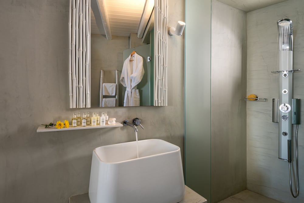 Mythical Blue Luxury Suites 48/50