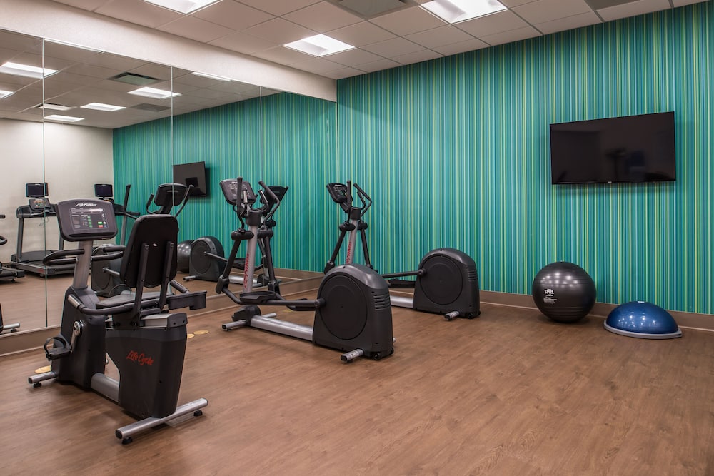 Holiday Inn Express Suites Farmville 36/53