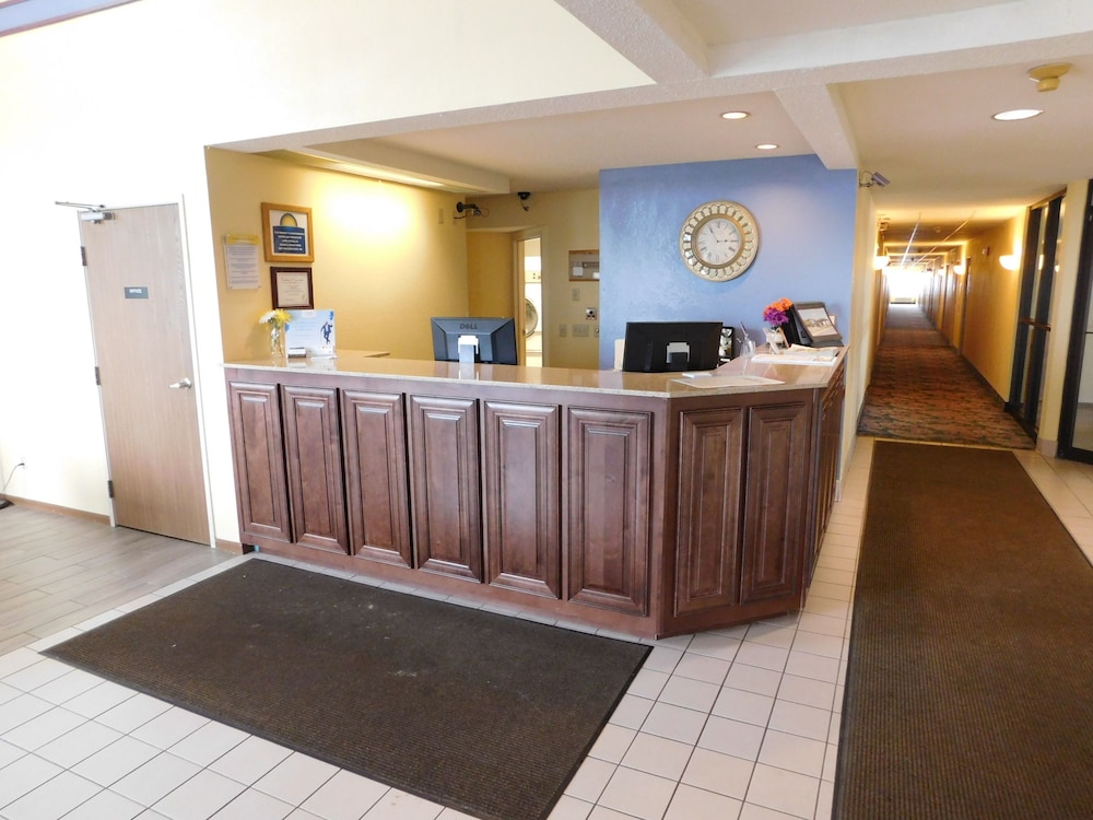 Days Inn by Wyndham Johnson Creek 4/33