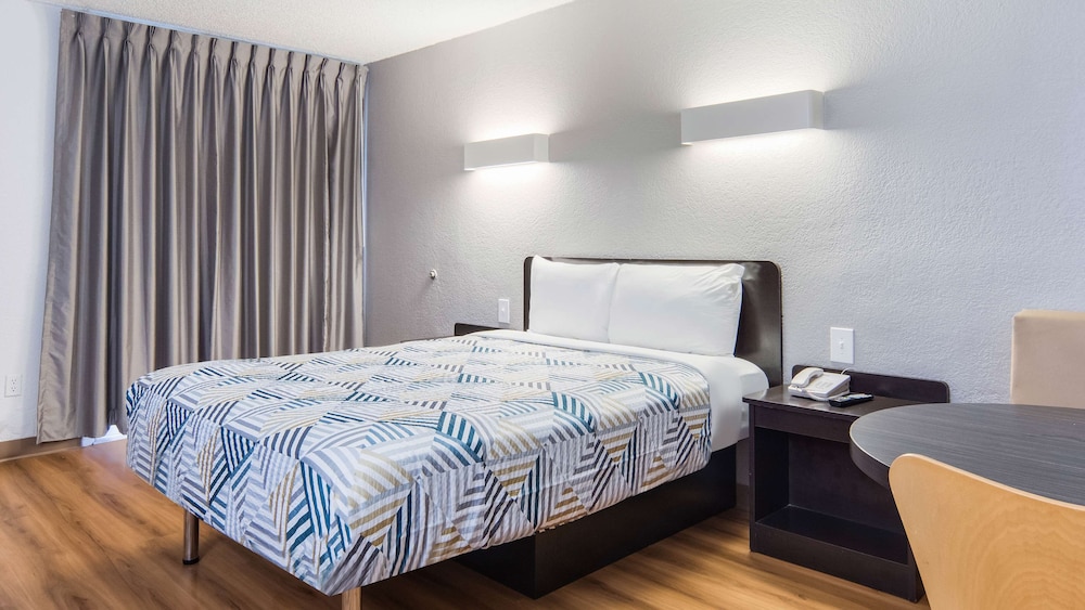 Motel6 Addison, TX - Dallas 21/56