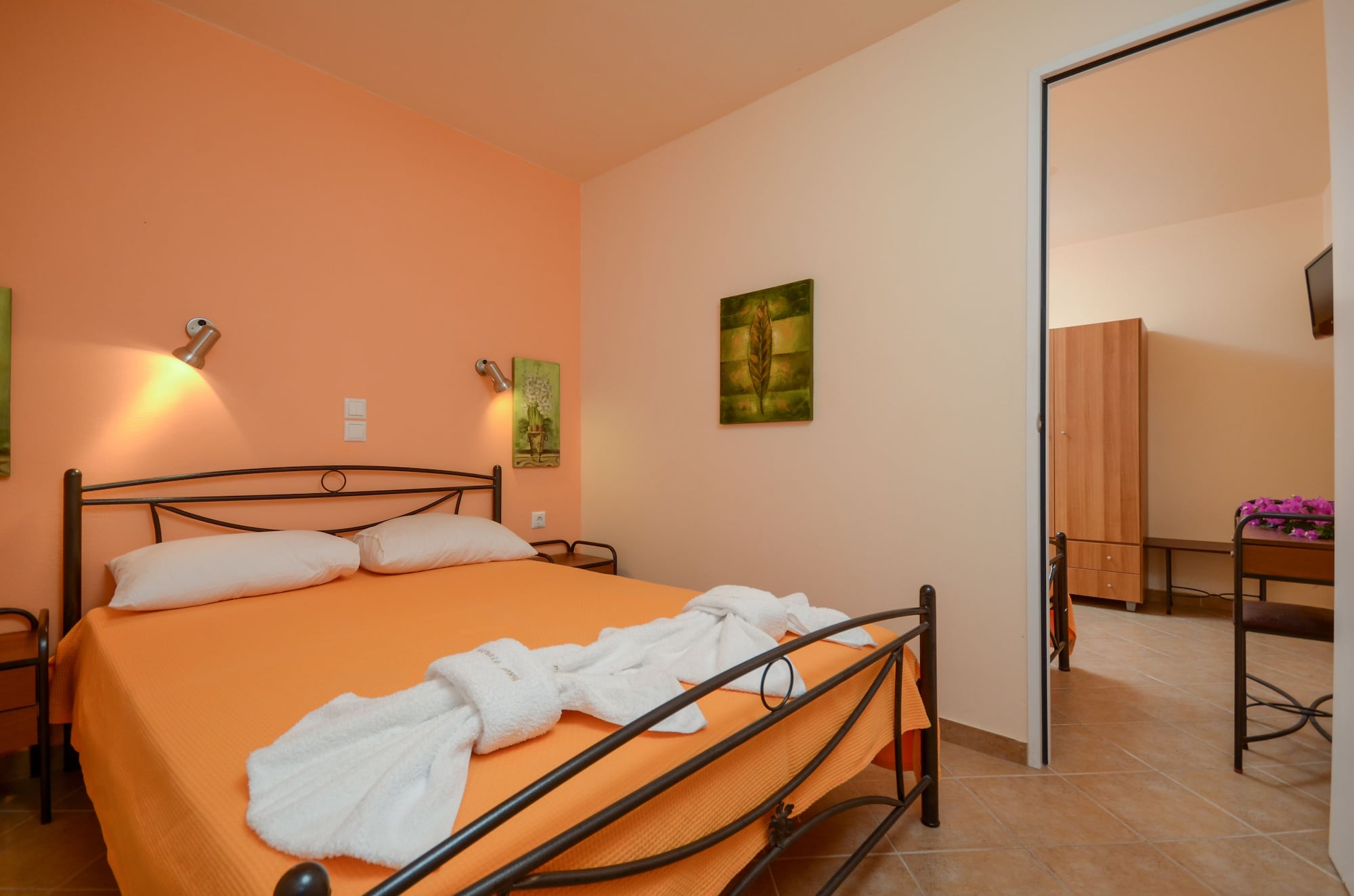 Semi Basement, Apartment, 1 Double and 1 Single Bed