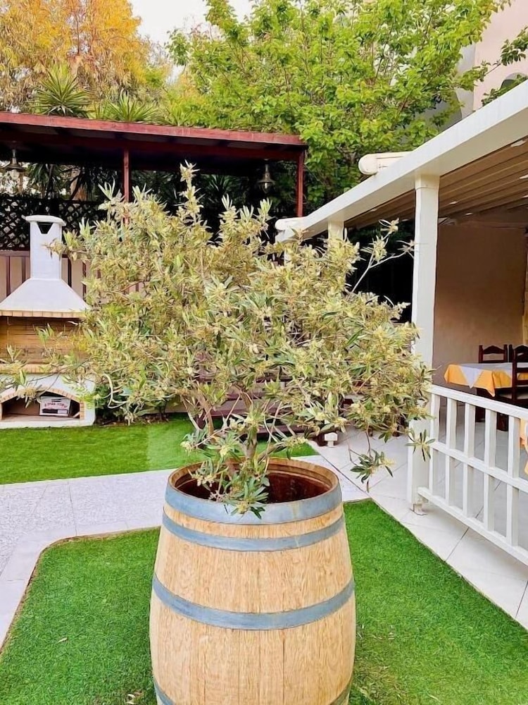 Karteros Hotel 42/49