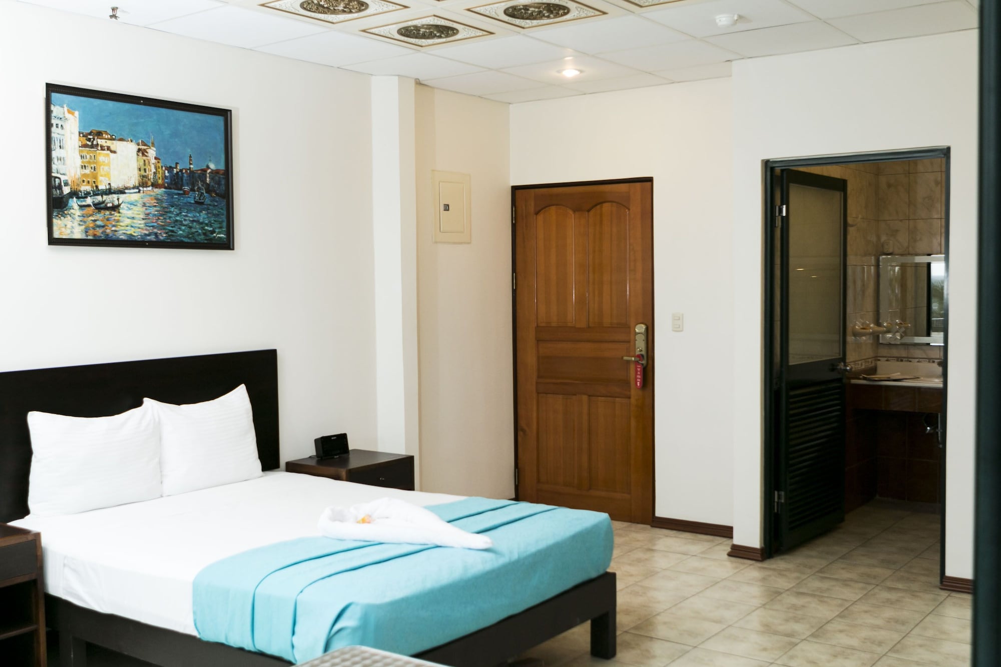 JUNIOR SUITE, QUEEN BED, OCEAN VIEW