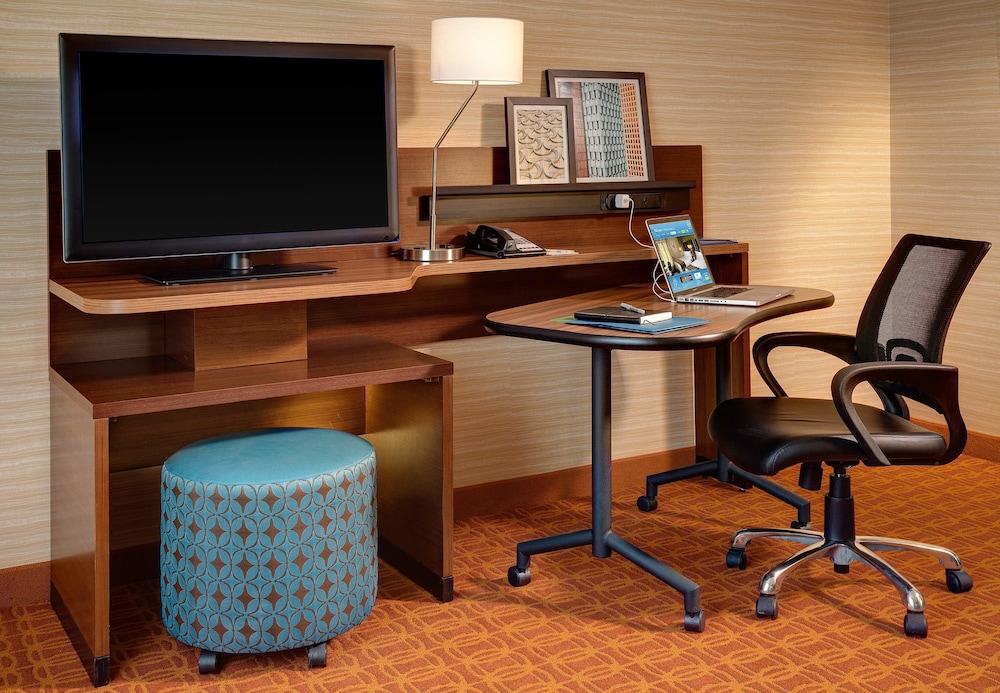 Fairfield Inn Suites New York Queens Fresh Meadows 42/43