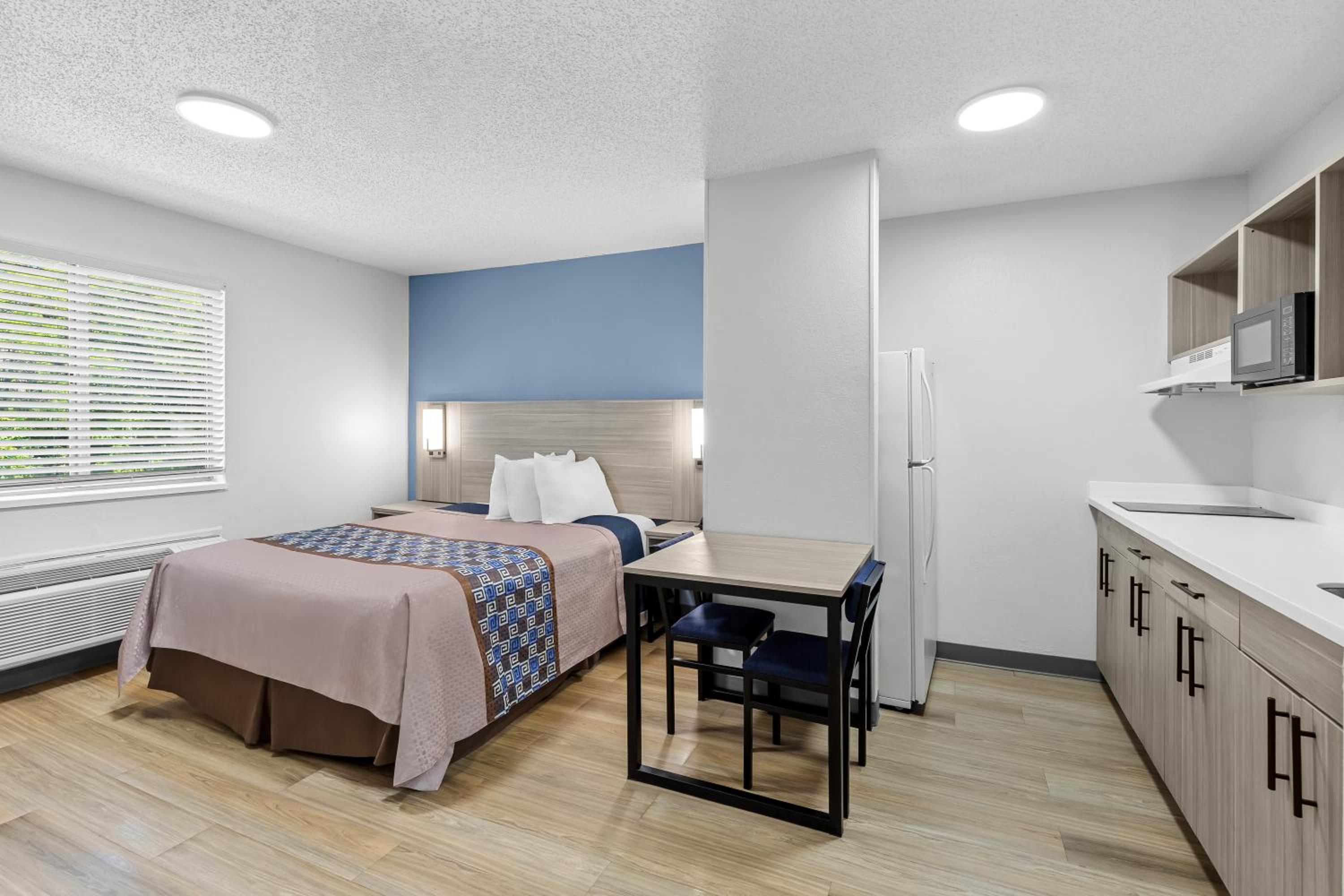 Interior, Efficiency, Queen Bed