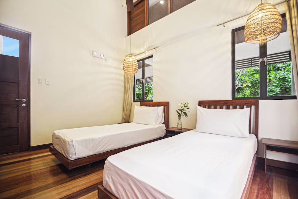 The Strand Boutique Resort 33/75