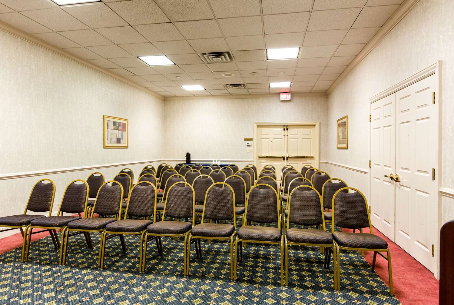 Quality Inn Near Joint Base Andrews-Washington Area 31/36